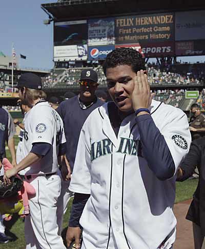 Perfection from a King! Felix Hernandez tosses the first perfect game in  Mariners HISTORY 