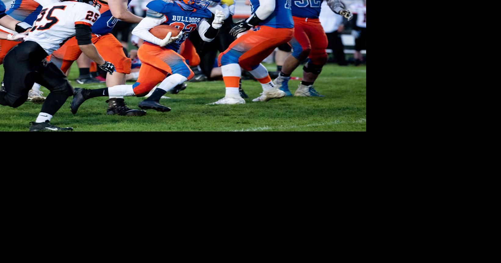 H.S. FOOTBALL Undefeated Livonia puts a thumping on Wellsville, 566