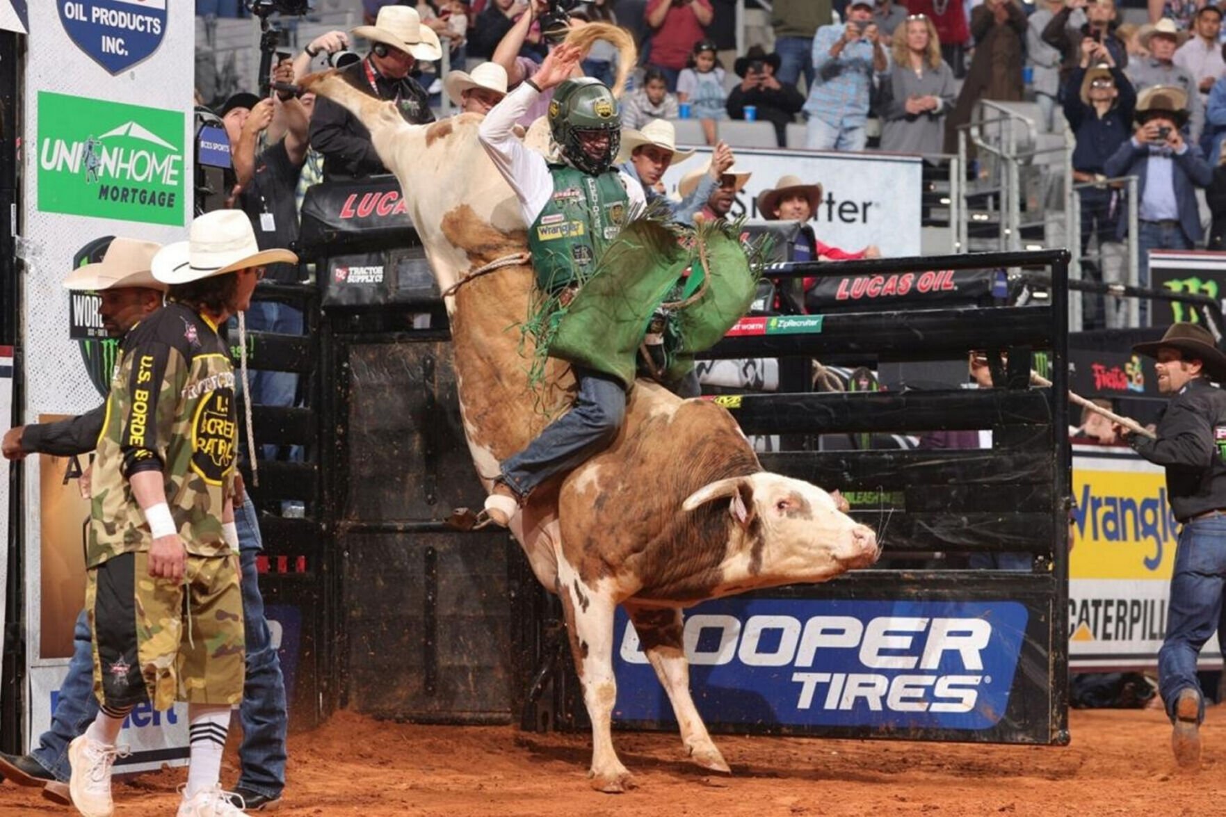 Bull Riding with JB Mauney 2020