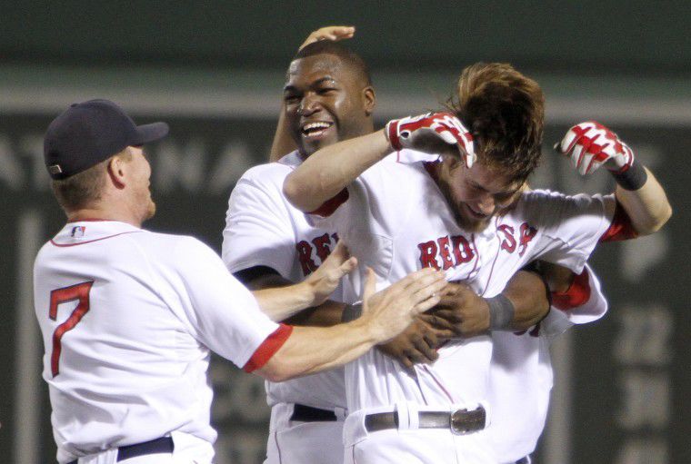 Mike Napoli helps Red Sox rally past Yankees