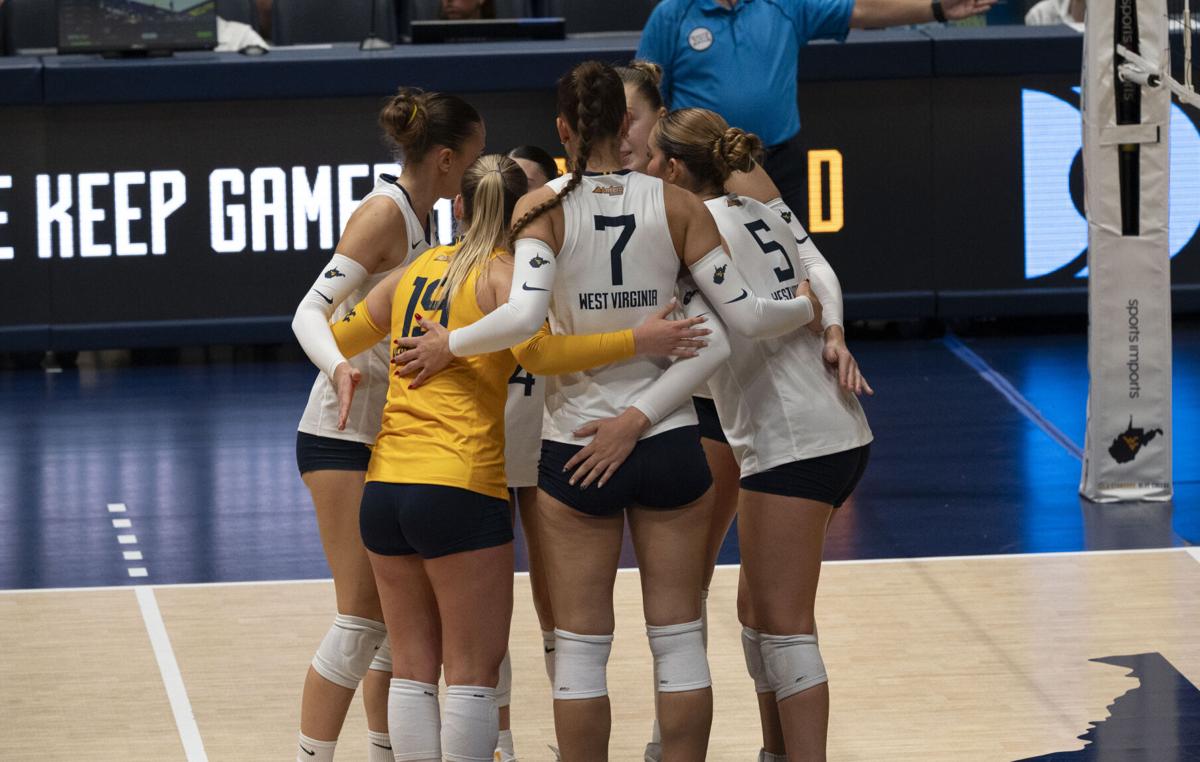 Volleyball loses in five sets after challenging match against Toledo | WVU Volleyball | thedaonline.com