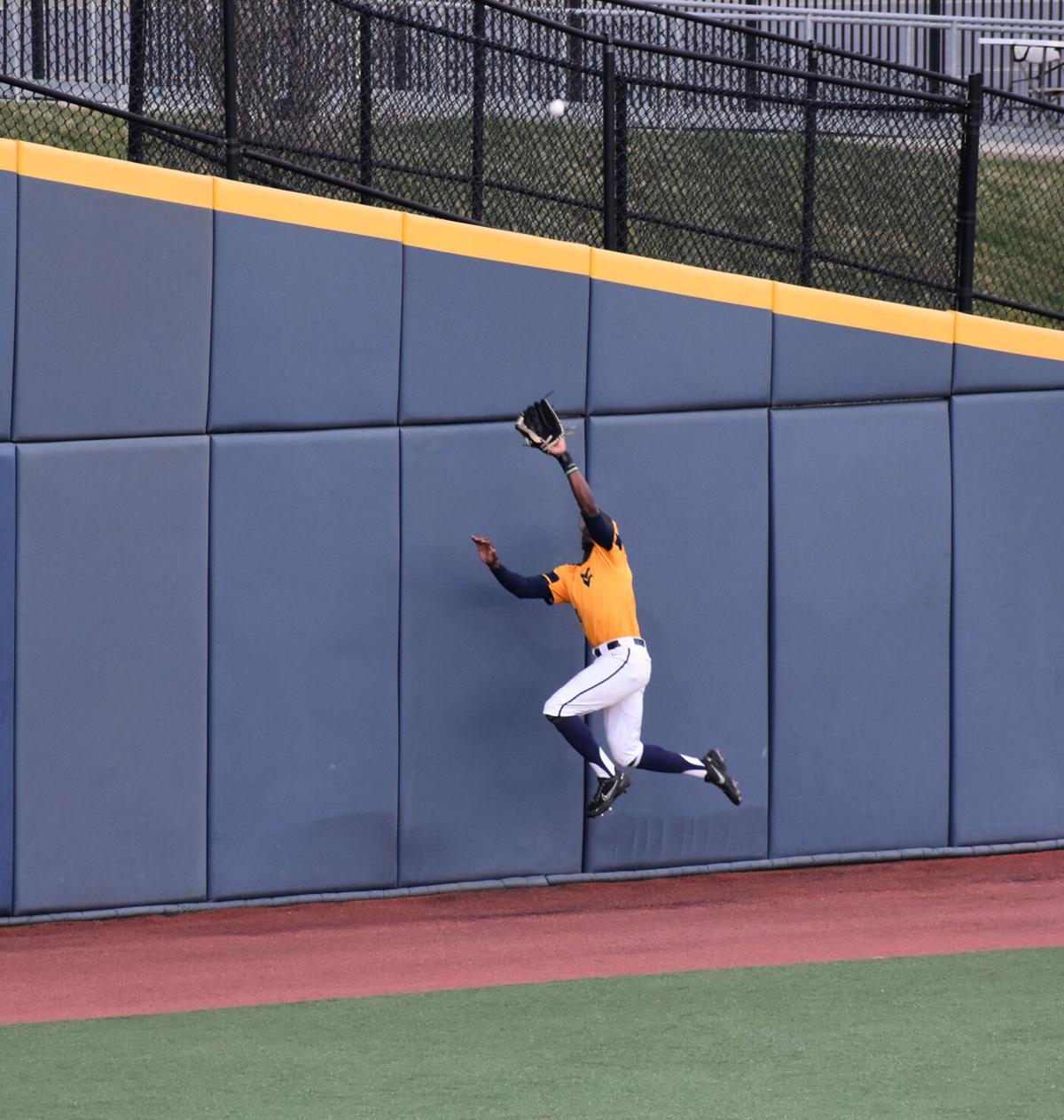 Mountaineers split doubleheader to win series over Kansas ...