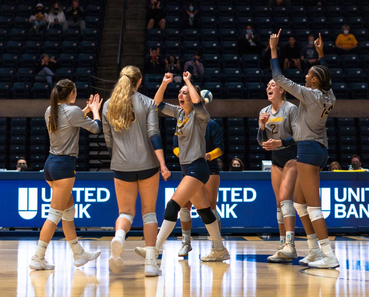 Wvu Volleyball Gets Program S First Ever Top 10 Victory With Win Over Kansas Volleyball Thedaonline Com