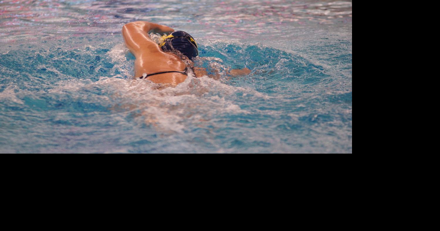 Women's swim and dive knocks off Iowa State | Sports | thedaonline.com