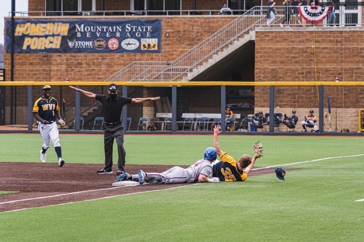 Malecki_0327Baseball1-9.jpg
