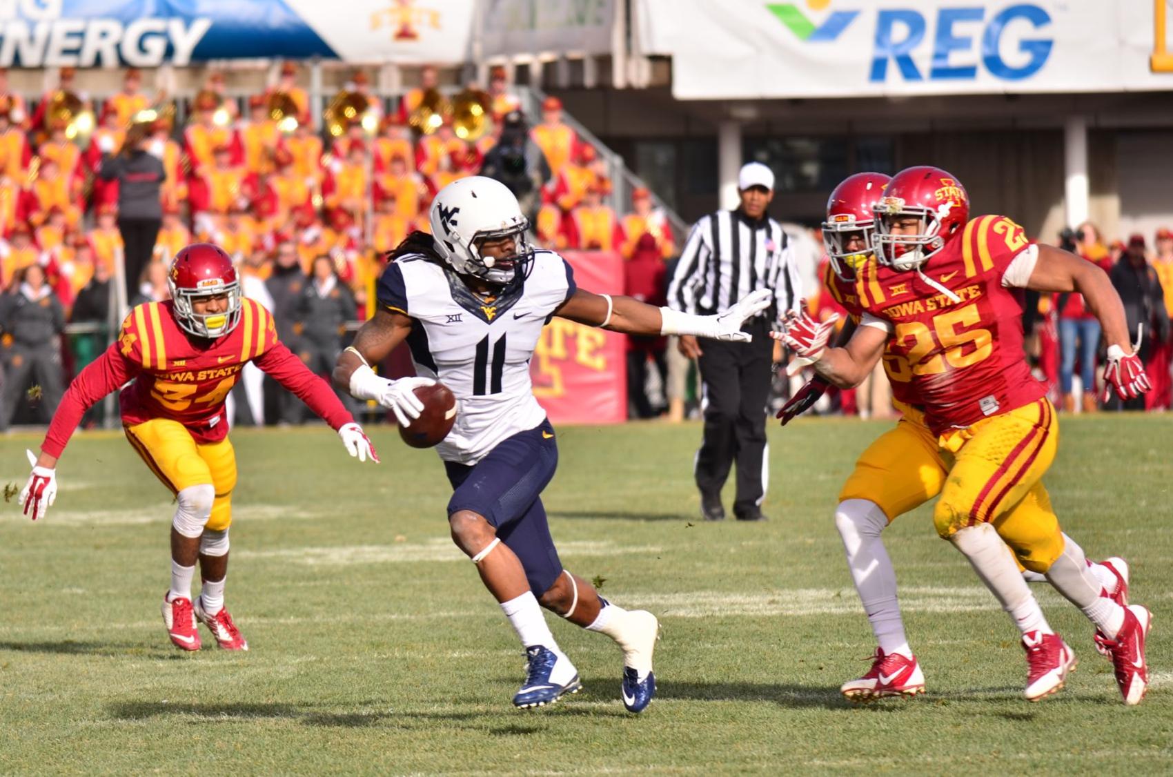 West Virginia snaps threegame losing streak, defeats Iowa State 3724