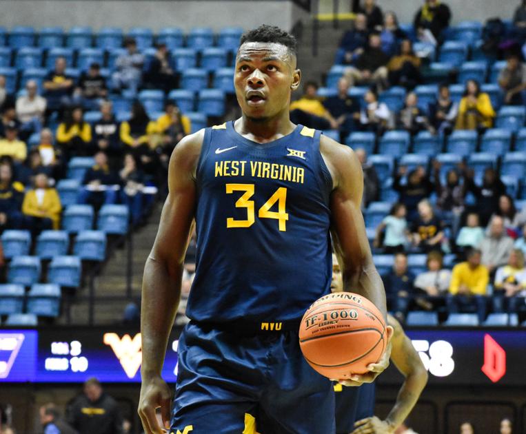Men S Basketball Notches Close Win Over Duquesne In Charity