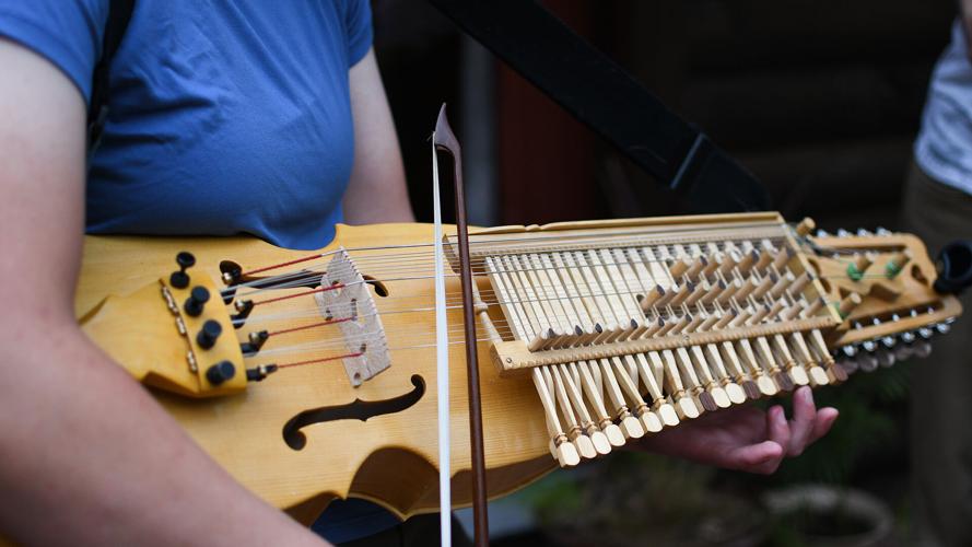 Local musical trio brings unique and 'hypnotic' sounds to ...