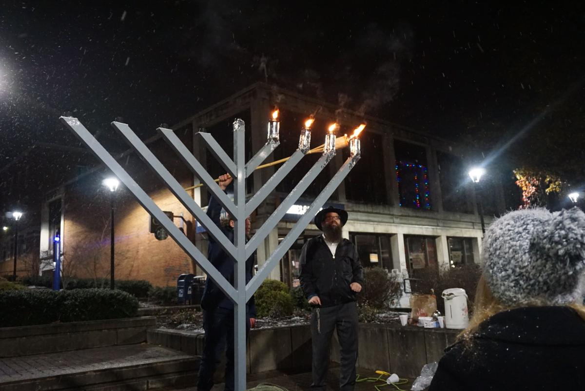 Hanukkah Celebration Undeterred By Cold Weather News Thedaonline Com
