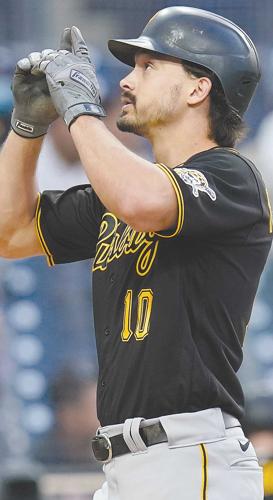 Padres pull away late to top Pirates