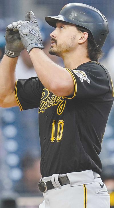 Padres pull away late to top Pirates