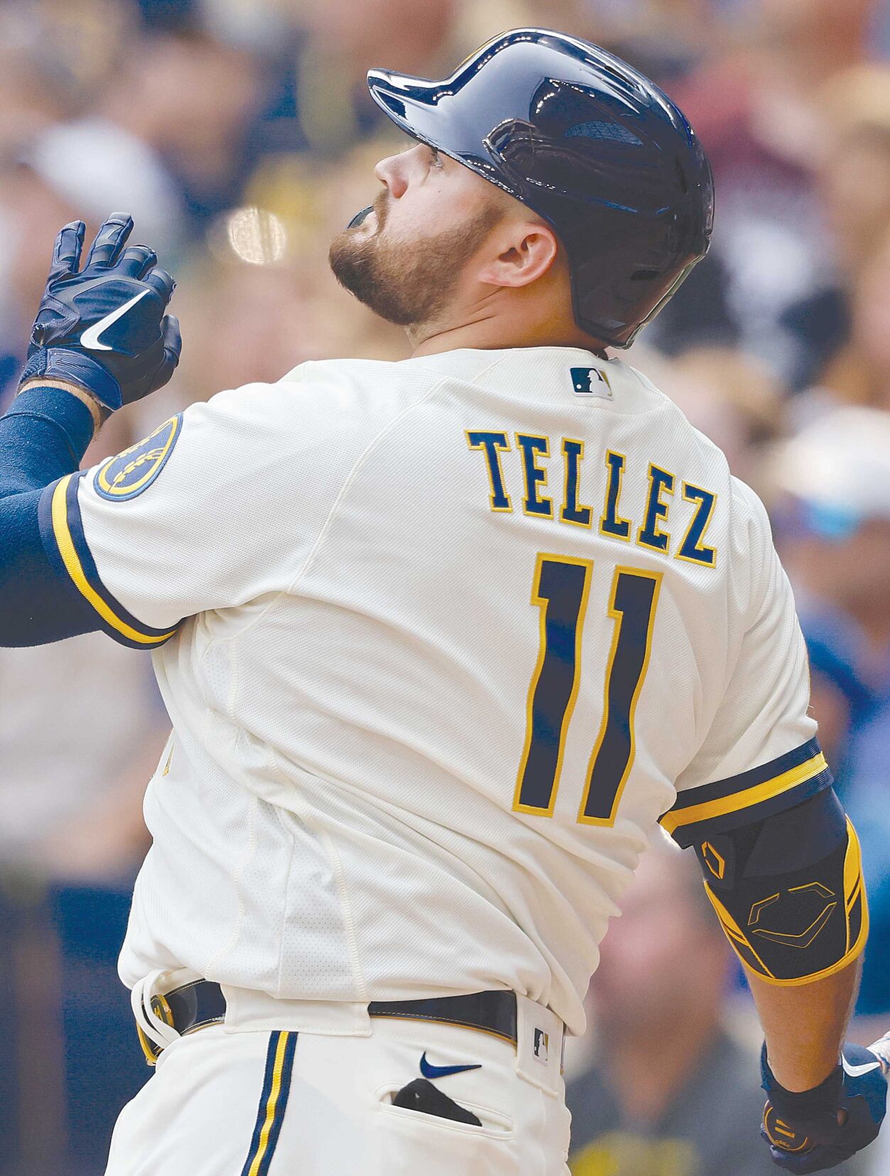 Pirates drop series' finale with Brewers