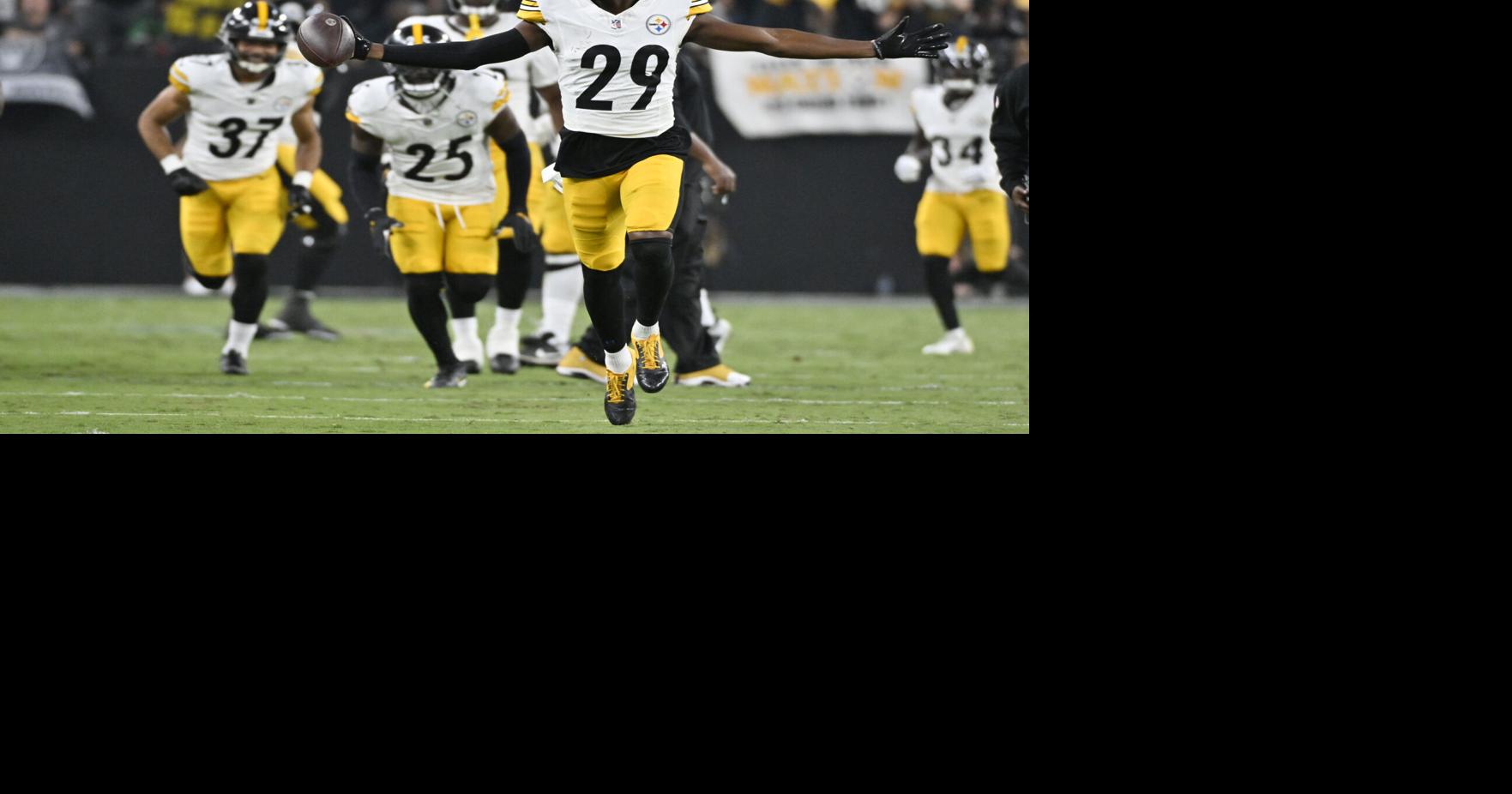 Steelers' Pickett began his rookie season avoiding spotlight