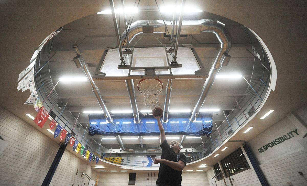 Rising for the dunk