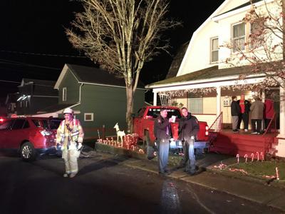 Car crashes into yard in Grove