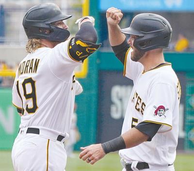 Moran homers twice in 7-6 loss to Cardinals