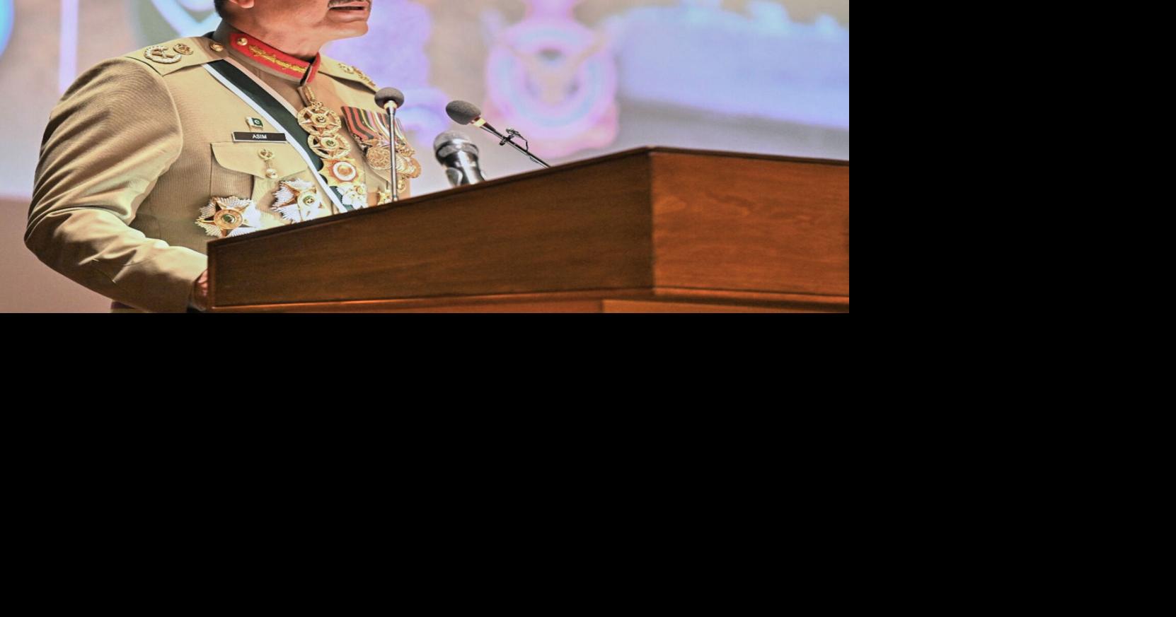 Saudi Arabia awards Pakistan's powerful army chief highest national honor after defense pact