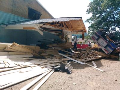 Truck crashes in Franklin