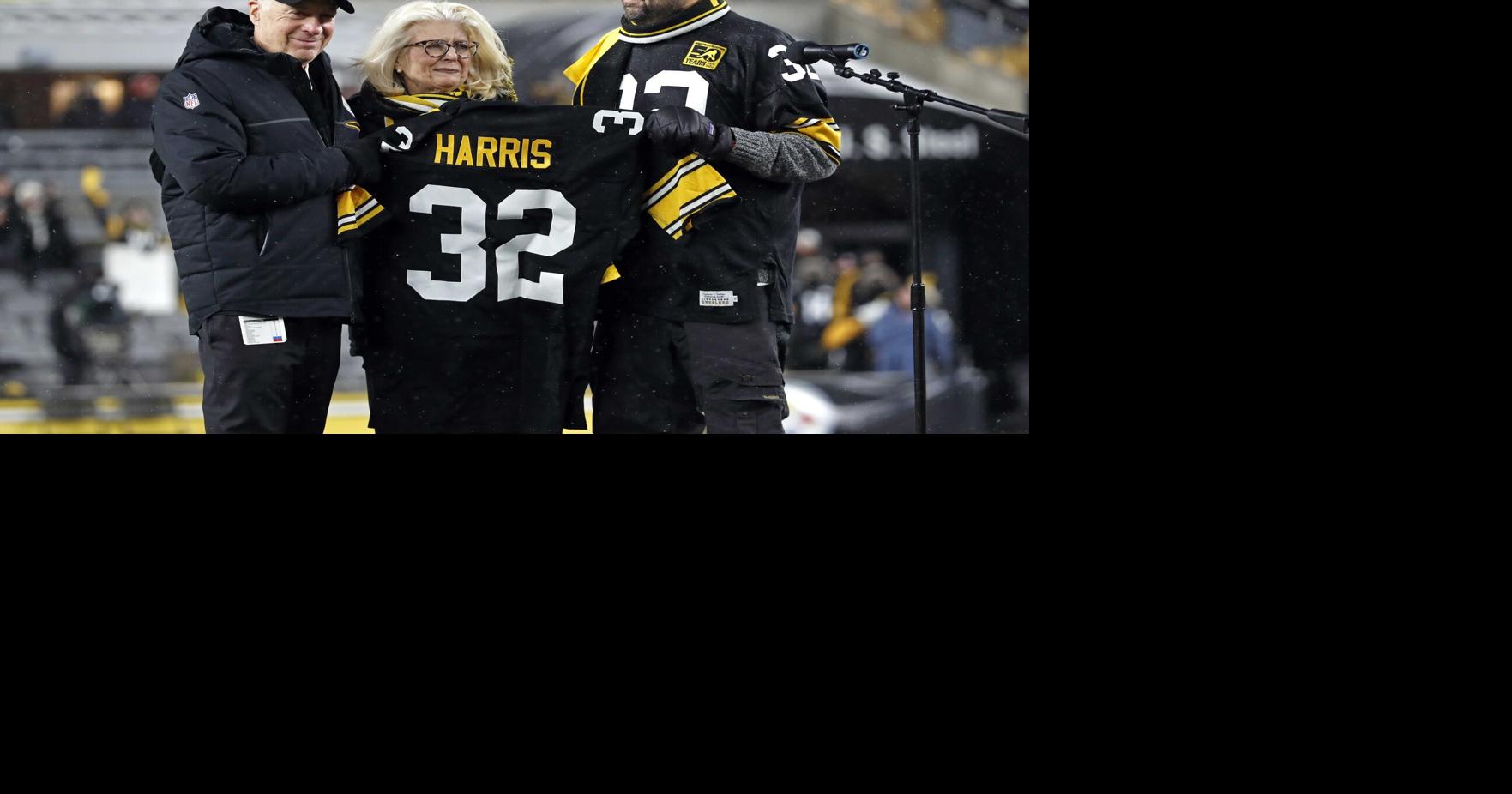 Harris' widow on field in Pittsburgh as his No. 32 retired