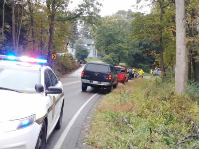 3 hurt in Bredinsburg crash