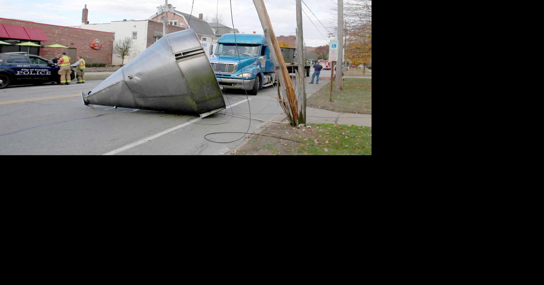 Load falls from truck in downtown Franklin | Free | thederrick.com
