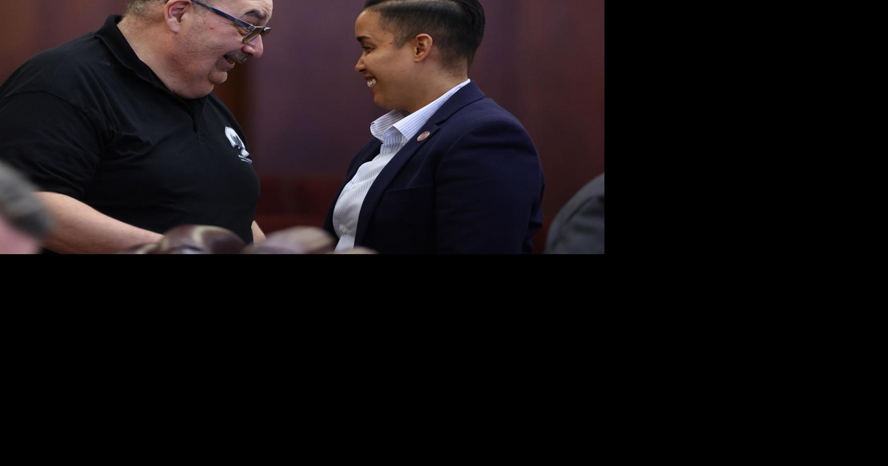 Chicago tipped worker raises hold after Mayor Brandon Johnson wins veto fight