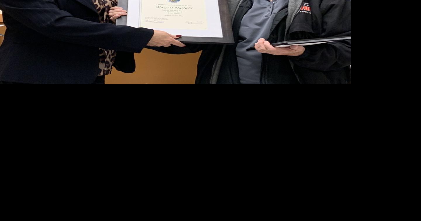 A Brawley Vons' favorite says 'au revoir' News