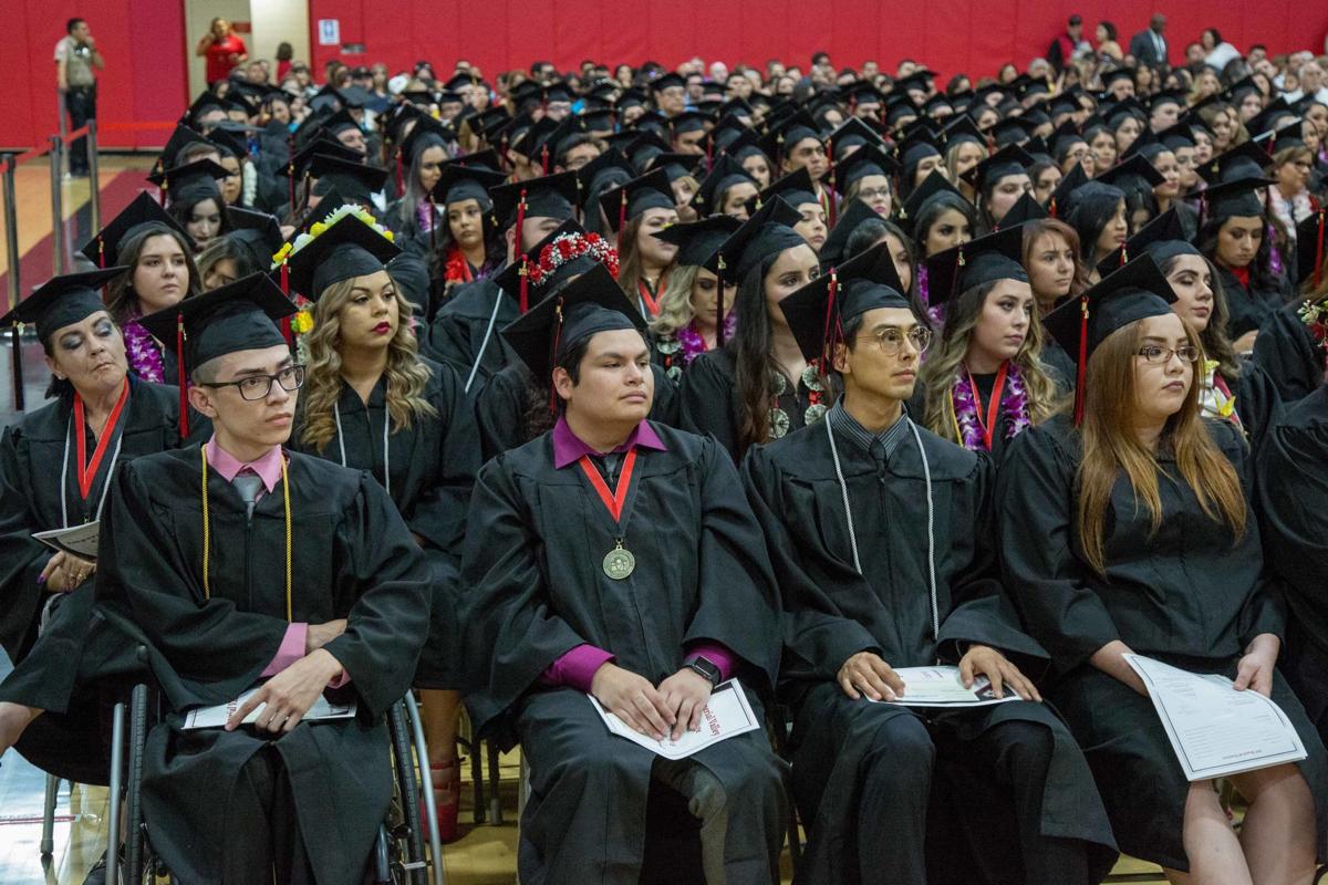 Ivc Presents Class Of 2018 In Large Commencement Ceremony Education Thedesertreview Com