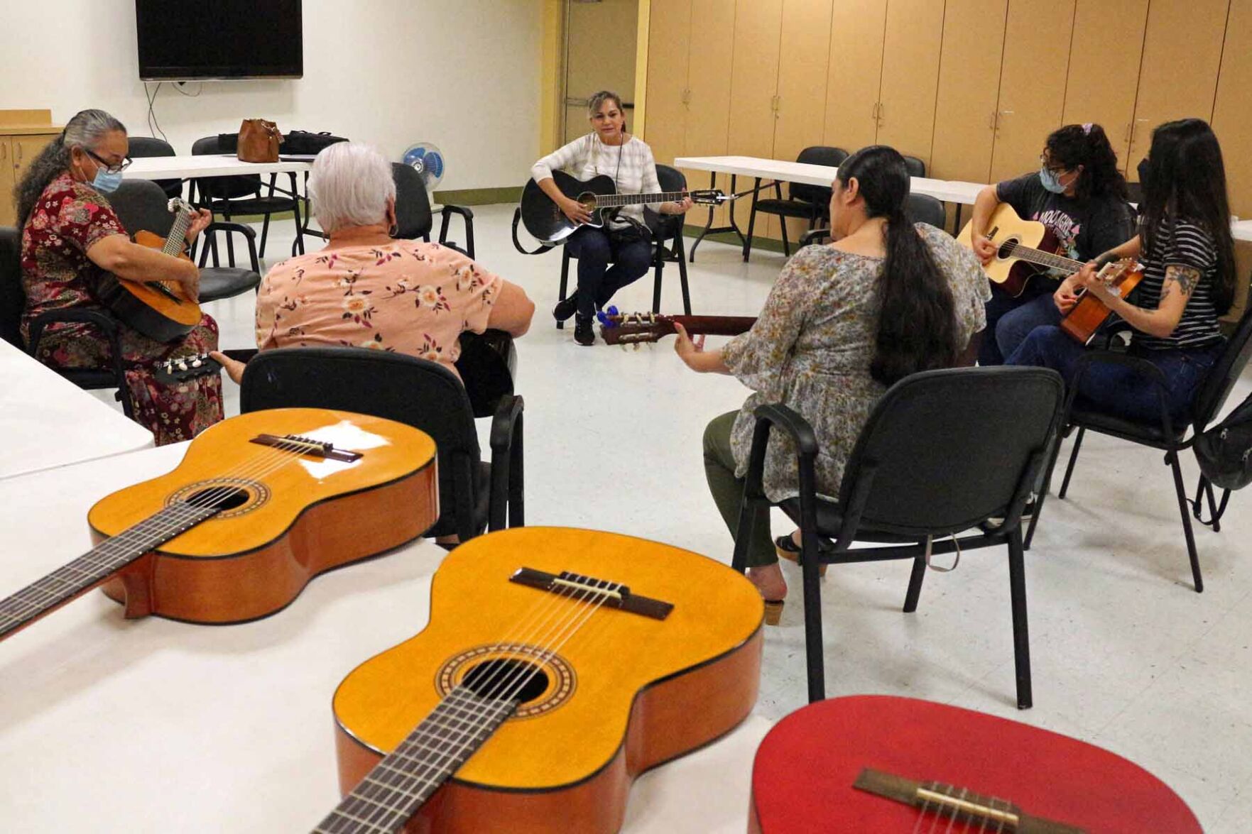 Guitar classes begin for adults at El Centro Community Adult