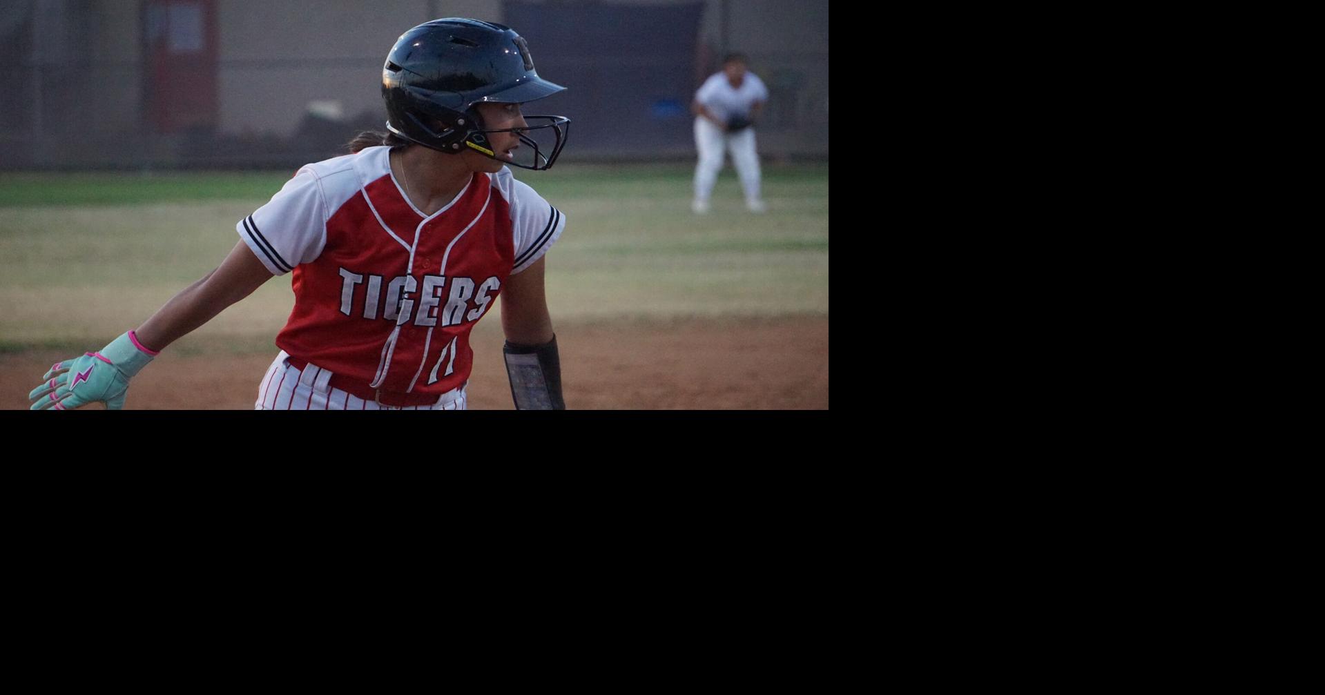 IVL softball settles into mid-season | Sports | thedesertreview.com