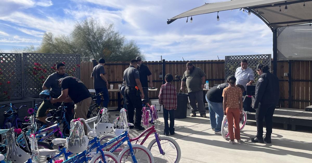 Brawley restaurant gives snazzy wheels to kids | News | thedesertreview.com