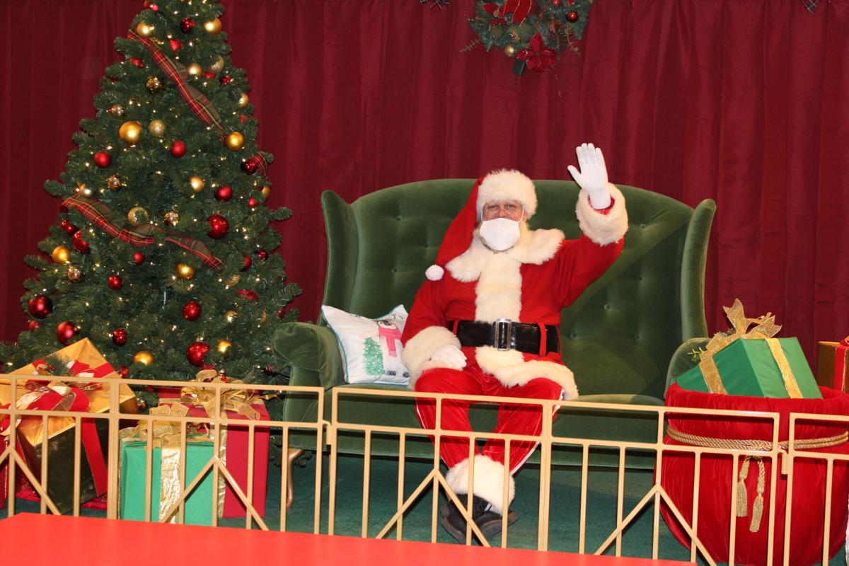 Santa visits IV Mall, families encouraged to visit responsibly News