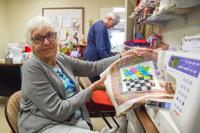 Canadian Quilters Visit The Valley News Thedesertreview Com