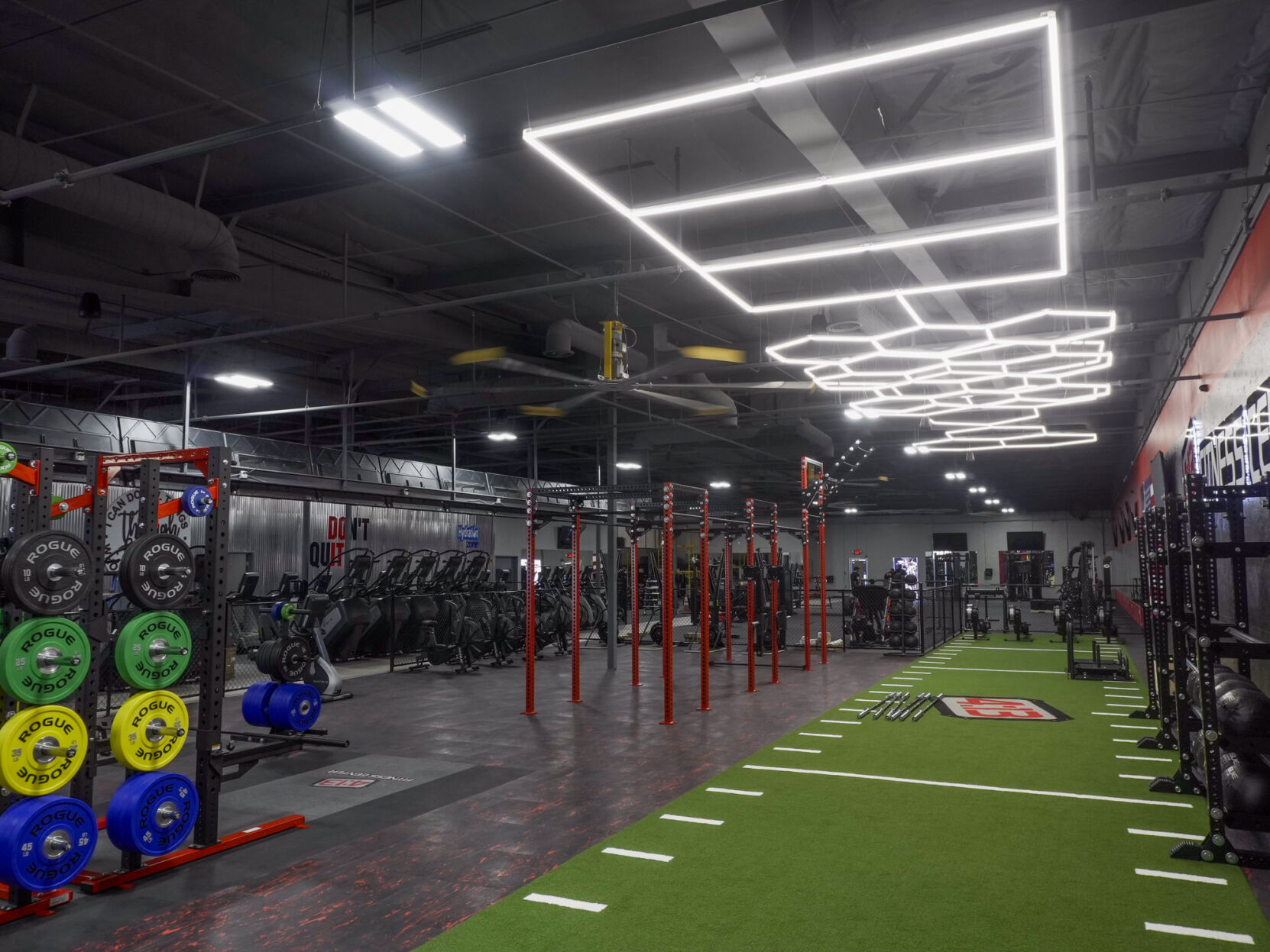 4:13 Fitness debuts state-of-the-art facility at Valley Plaza