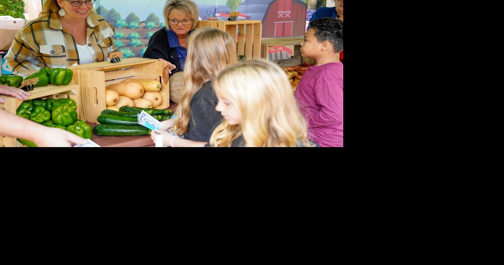Farmers market program teaches students healthy eating habits