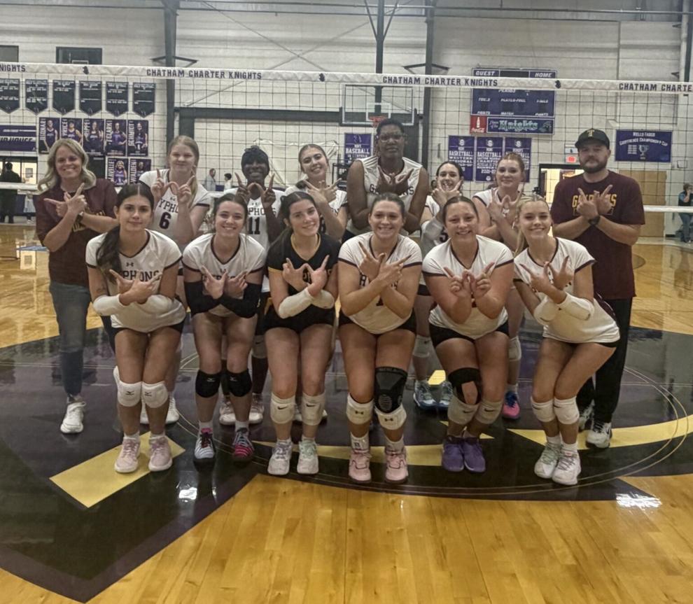 Gryphons volleyball advances to third round