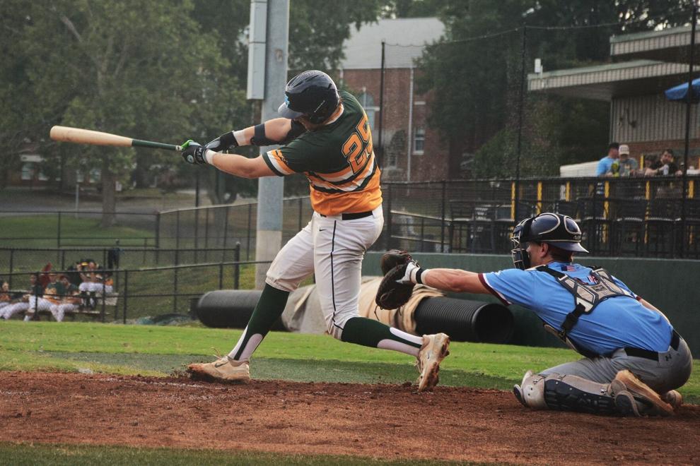 Owls remain hot, down Zookeepers in push for playoffs