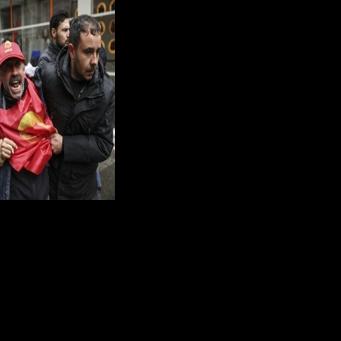 Turkish police fire tear gas, arrest hundreds at Istanbul May Day rallies