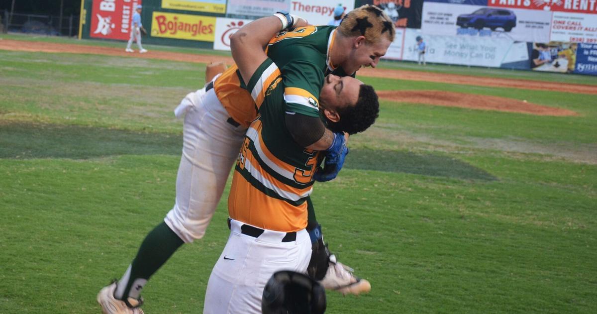 'Rally' Owls secure playoff spot in dramatic fashion in sweep over Asheboro
