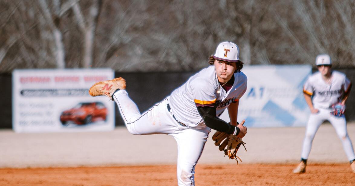 Gryphons get first-ever baseball playoff win