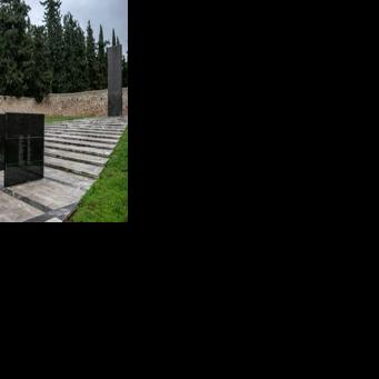 Greece to claim Nazi atrocity photos found on Ebay: minister