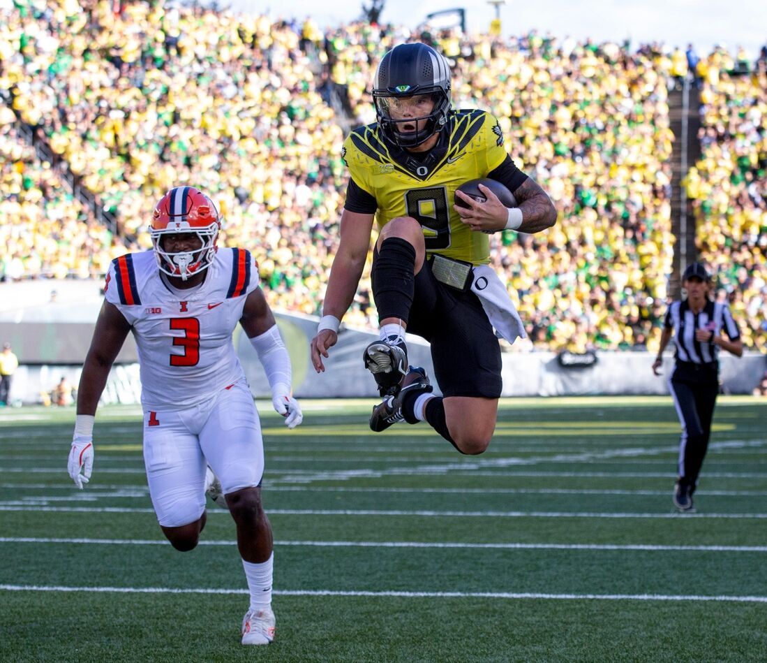 Dillon Gabriel, No. 1 Oregon Have No Issues Taking Down No. 20 Illinois ...