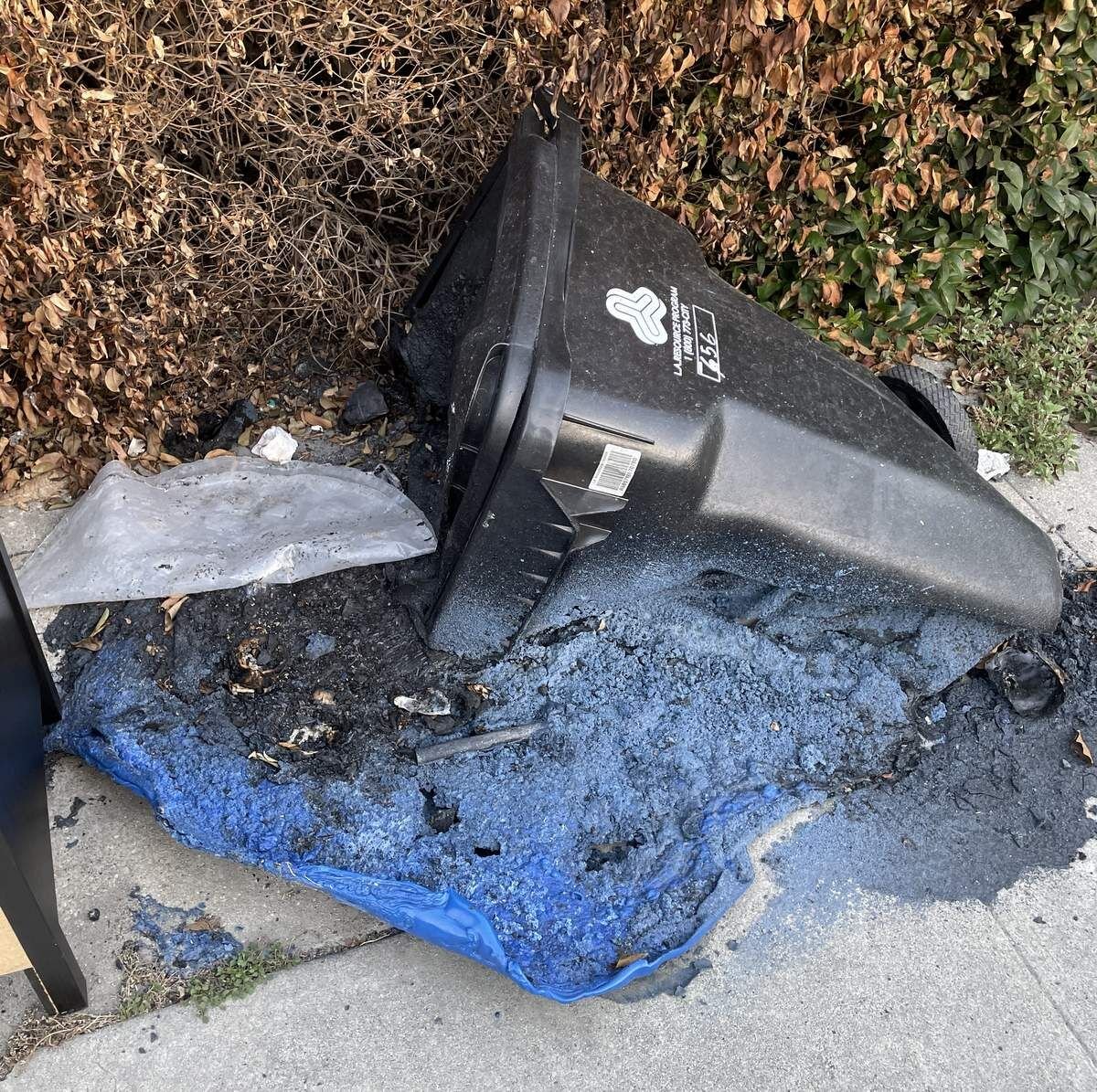 LFYT×GRINDLODGE MELT SIGN TRASH 2 Pack - 8 X 8