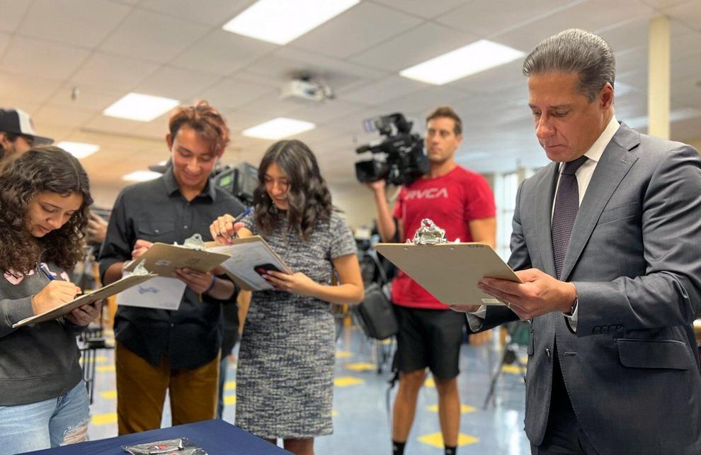 LAUSD school district chief registers to vote with students at Wilson