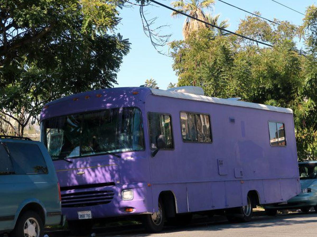 Purple Bus And Other Live In Vehicles Face Eviction From Echo Park Lake Government And Politics Theeastsiderla Com