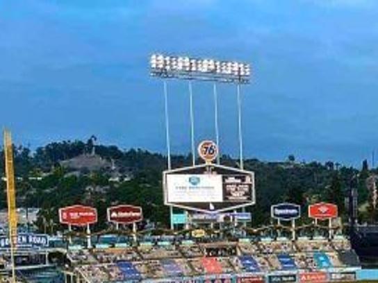 Los Angeles Dodgers retire Fernando Valenzuela's jersey in ceremony
