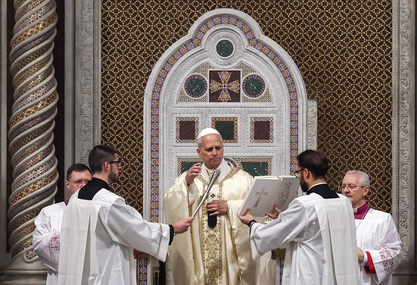Pope Leo on Holy Thursday: Jesus shows how to give life, not dominate