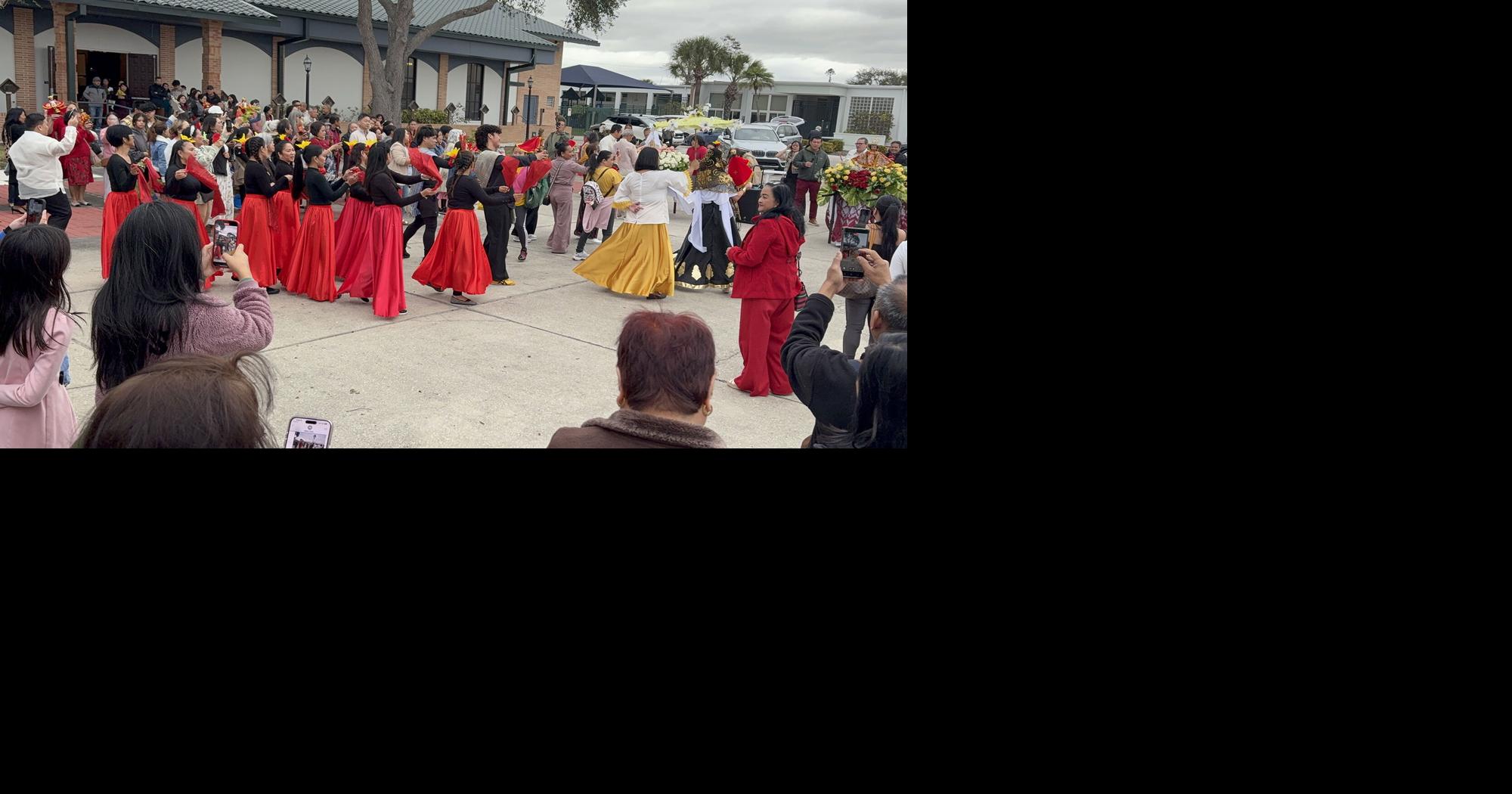 Filipino Catholics celebrate Holy Child