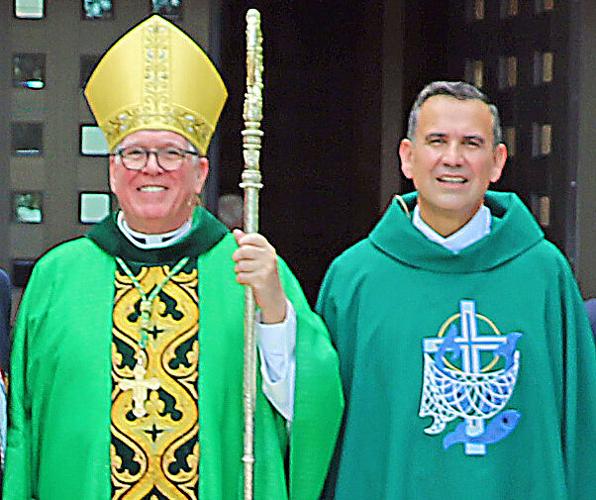 Bishop Dewane installs two local Pastors | Venice | thefloridacatholic.org