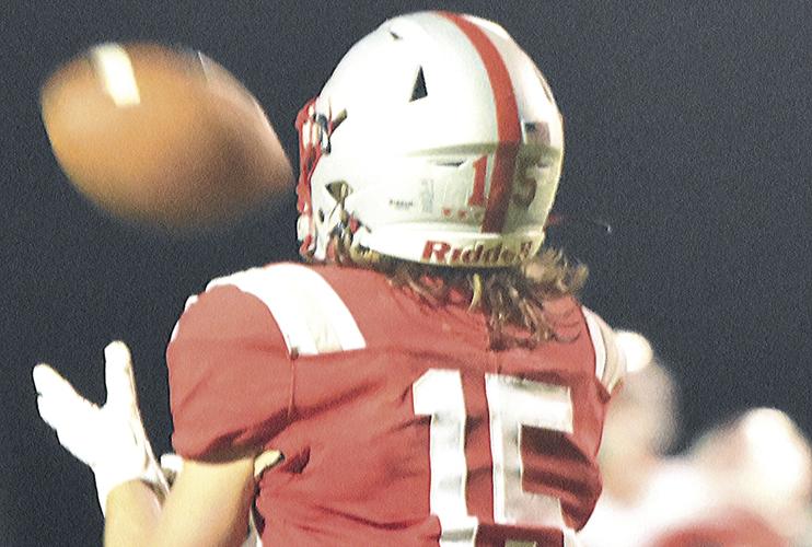 Spartans stymie Eagles' final try, win 33-32